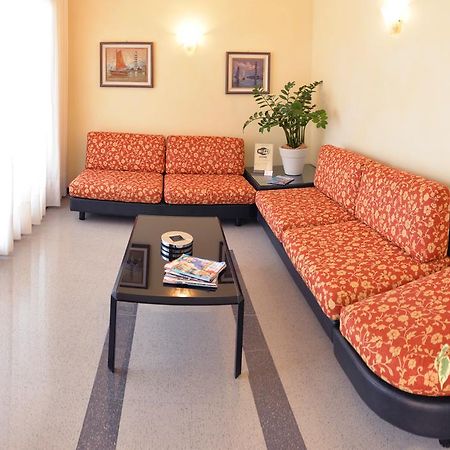 Pensione Villa Joli ลิโดดิเยโซโล ภายนอก รูปภาพ