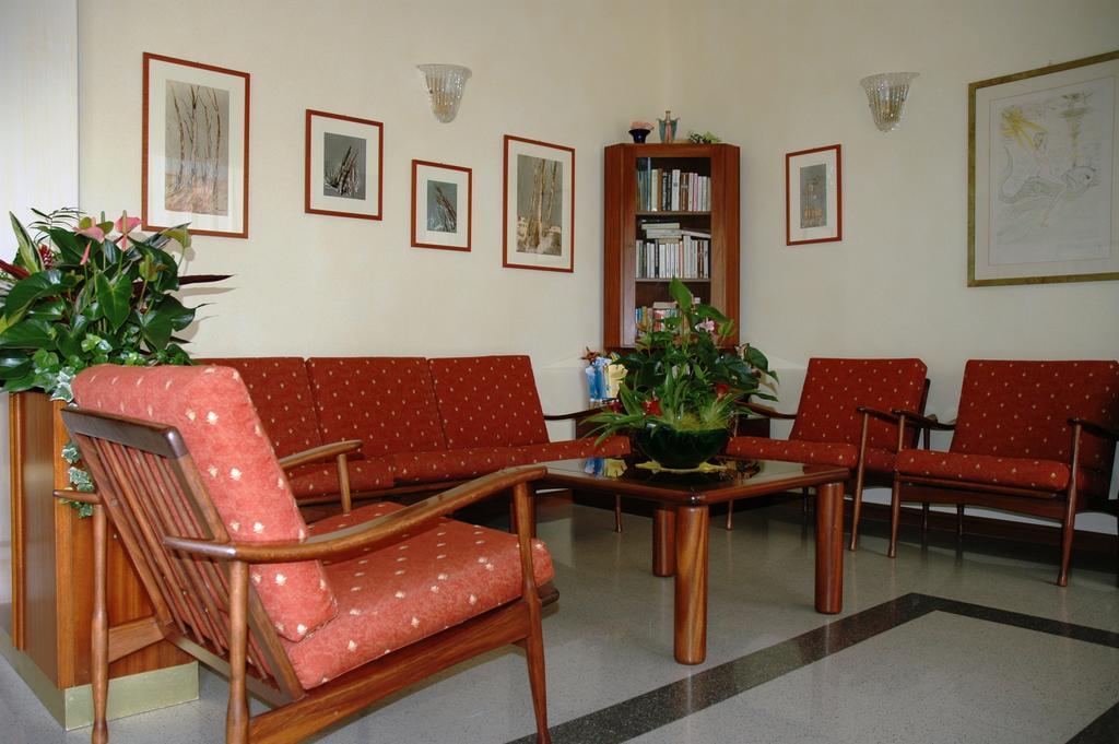 Pensione Villa Joli ลิโดดิเยโซโล ภายนอก รูปภาพ