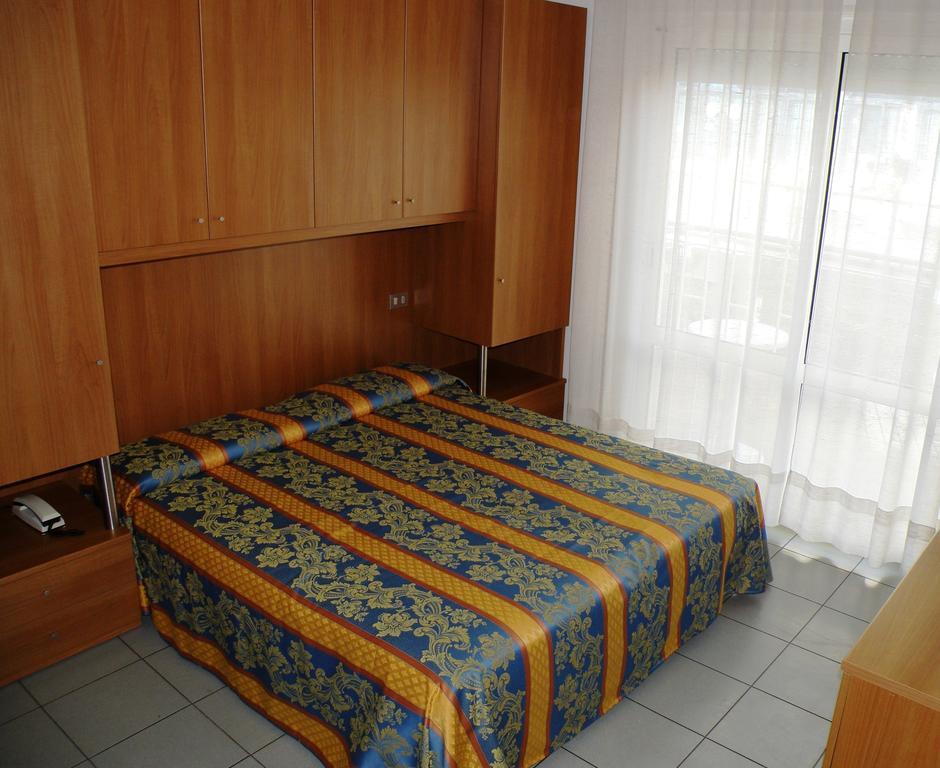 Pensione Villa Joli ลิโดดิเยโซโล ห้อง รูปภาพ