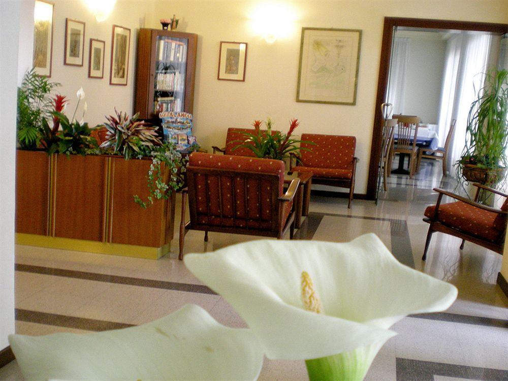 Pensione Villa Joli ลิโดดิเยโซโล ภายนอก รูปภาพ