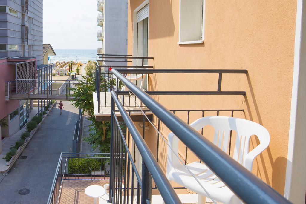 Pensione Villa Joli ลิโดดิเยโซโล ภายนอก รูปภาพ