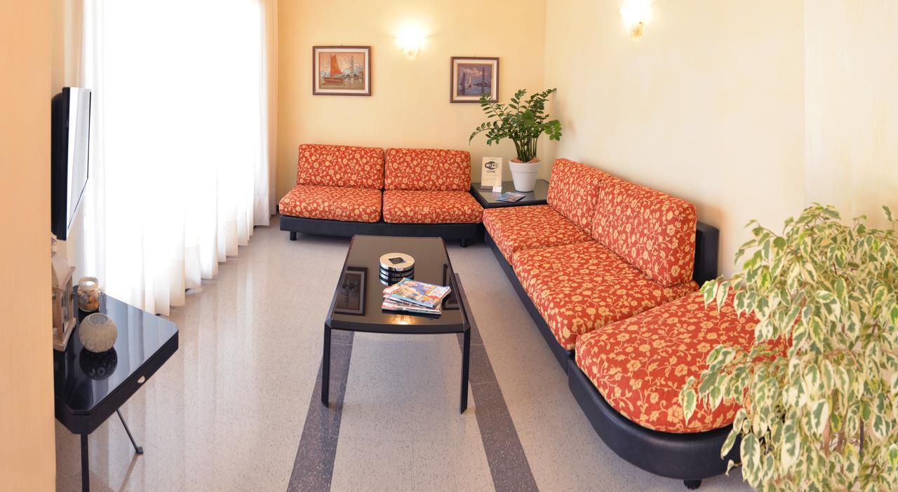 Pensione Villa Joli ลิโดดิเยโซโล ภายนอก รูปภาพ
