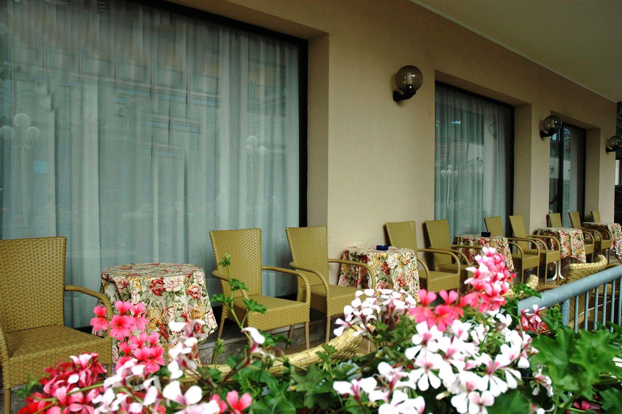 Pensione Villa Joli ลิโดดิเยโซโล ภายนอก รูปภาพ