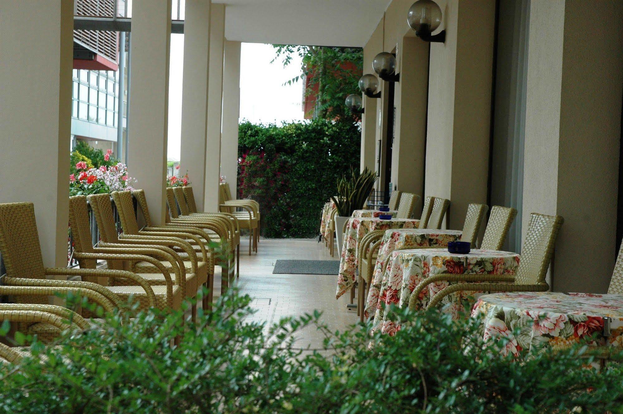 Pensione Villa Joli ลิโดดิเยโซโล ภายนอก รูปภาพ